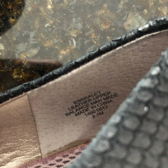 Easy Spirit black snake skin print kitten heels size 8.5 - Picture 4 of 13